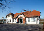   Das Empfangsgebäude vom Bahnhof Mainz-Bischofsheim am 08.04.2018.