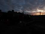 Die 01 2188-6 steht bei Sonnenuntergang auf der Drehscheibe des Bw Dresden Altstadt bei der Nachtfotoparade am 17.04.2015.