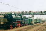 Mehr als ein Fotograf stellte Interesse an 23 023 mit deren Sonderzug in Geldermalsen am 23 April 2004.