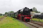 VSM 23 076 treft mit ein ZLSM-Zug am 12 Juli 2014 in Simpelveld ein.