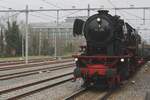 Wie jedem Jahr fahrt VSM auch in 2023 einige Dampfpendelz�ge zwischen Arnhem und ein andere Stadt. Diesmal wurde Nijmegen erkoren und am 16 Dezember 2023 treft VSM 23 076 mit der Christmas-Express in Nijmegen ein.