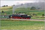 30 ANS CONI'FER /30 Jahre Coni'Fer - die mächtige (ex) DR 52 8163-9 der Coni'Fer kurz vor  Le Touillon. 

15. Juli 2023