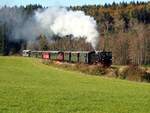 99 633 Tssd im Anstieg zur Wasserscheide beim Öchsle am 24.10.2021.