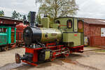 Die O&K Feldbahn-Dampflok FGF Lok 3  Monika  vom Feld- und Grubenbahnmuseum Fortuna am 16.04.2011 in Solms-Oberbiel. 

Die Lok wurde 1913 von Orenstein & Koppel- Arthur Koppel Akt.-Ges. im Werk Berlin-Drewitz (später LKM - Lokomotivbau Karl Marx, Babelsberg) unter der Fabriknummer 6625 gebaut.  Über den einen Zwischenhändler ging sie an die Straßenbau AG (kurz: STRABAG). Später gelangte die Lok an die Kelheimer Zellstoffwerk in Kelheim (Donau), wo sie bis in die 1960er Jahre eingesetzt war. Ein Privatmann in Passau erwarb die Lokomotive 1970 von einem Schrotthändler und stellte sie in seinem Garten auf. Die Witwe des vormaligen Besitzers schenkte die Lok dem Förderverein Fortuna. Nach langer Abstellzeit erfolgte 2006 zunächst die äußerliche Aufarbeitung. Durch einen glücklichen Umstand konnte Ende 2007 ein funktionsfähiger Ersatzkessel erworben werden und die Lok konnte wieder betriebsfähig aufgearbeitet werden. Im September 2009 erfolgte die Inbetriebnahme. 

TECHNISCHE DATEN:
Hersteller:  O&K, Berlin
Spurweite: 600 mm
Achsformel: B (Gattung Bn2t)
Länge über Puffer:  5.400 mm
Achsstand: 1.400 mm
Leistung: 50 PS´
Höchstgeschwindigkeit: 18 km/
Zugkraft am Haken: 1.370 kg (13,7 kN)
Lokgewicht:  9,0 t
Kohlevorrat: 0,5 t
Wasservorrat: 0,7 t (700 Liter)
Heizfläche: 14,46 m³
Steuerung: Heusinger
