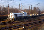 Die 4185 142-1 (92 80 4185 142-1 D-ERD) eine dieselelektrische Vossloh DE 18 der Eiffage Infra-Rail GmbH schient einen Bauzug am 21 Januar 2025 in den Abstellbereich (Schieneninfrastruktur) der
