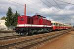 Triangula/ex-DR 112 646 zieht eine der etwa 25 Extrazüge aus Benesov u Prahy aus am 27 September 2025.