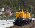 212 306-5 der DB Bahnbau Gruppe f�hrt am 27.04.2012 durch den Bf.