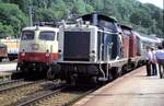 112 496-5 und 212 236-4 mit 212 244-8 in Doppeltraktion auf Abschiedsfahrt der Strecke Göppingen-Schwäbisch Gmünd, in Schwäbisch Gmünd am 21.06.1984.