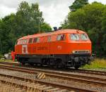 Die BBL 17 (BBL LOGISTIK GMBH), ex DB 225 099-1, ex DB 215 099-3, rangiert am 11.07.2013 in Burbach-Würgendorf, zwischen Bahnhof und Bü 105,6.