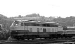 Die 216 224-6 der EBM Cargo (Gummersbach) kommt mit einem Schwellenzug am 29.07.2011  in Siegen (Kaan-Marienborn) und f�hrt Richtung Wilnsdorf-Rudersdorf .
