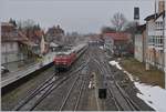 Die DB 218 426-5 und 421-6 fahren mit ihrem EC 196 in Immenstadt durch.