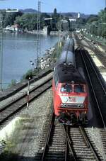 218 467-9 auf dem Bodenseedamm bei Lindau am 21.08.1996.