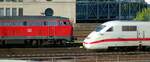 218 447-1 und 402 011-1 in Hannover am 15.04.2007.