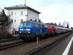 218 055-2 von PRESS und 218 488 von RP mit IC 2012 Allgäu in Illertissen am 07.01.2020.
