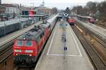 218 499-2 und eine weitere 218 vor IC Allgäu 2013 und 218 488-5 vor Nahverkehrszug nach Kempten, sowie 650 in Memmingen am 17.03.2009.