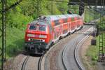 218 427-3 und 218 436-4 mit Doppelstockzug im Sandwich auf der Geislinger Steige am 22.05.2012.