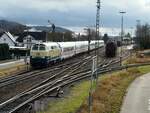 218 460-4  Conny  mit IC 2012 Allgäu in Vöhringen am 02.12.2021.