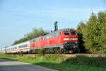 IC Allgäu 2013 mit 218 424-0 und 218 414-1 in Bellenberg am 02.10.2023.
