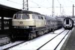 218 474-5 mit Nahverkehrszug (Silberlinge)in Ulm am 23.11.1980.