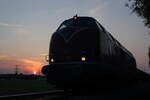 221 135-7 bei Sonnenuntergang bei Senden am 29.04.2007.