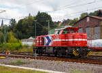 Die Vossloh G 1000 BB - 271 022-6  „Charlotte“ (92 80 1271 022-6 D-KAF), ex HGK DH 49, der KAF Falkenhahn Bau AG (Kreuztal) rangiert am 24.09.2021als Lz in Betzdorf (Sieg).