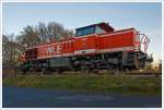 Die WLE 53  Kreis Soest  (275 505-6) der Westfälische Landes-Eisenbahn GmbH in Lippstadt steht am 26.11.2013 am Werksanschluss der Salzgitter Mannesmann Precision GmbH in Burbach-Holzhausen.