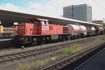 Während das lange warten in Köln Messe/Deutz auf das lahmgelegter Fernverkehr könnte am 16 Mai 2025 Chemion 1275 003 fotografiert werden.