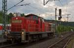 294 865-1 (V90 remotorisiert) der DB Schenker rangiert am 15.08.2012 in Betzdorf (Sieg), hier hat sie gerade Sh 1 und das Haltegebot f�r Rangierfahrten ist aufgehoben.