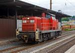   Die 294 731-5 (V90 remotorisiert), ex DB 294 231-6, ex DB 290 231-0, der DB Schenker Rail Deutschland AG fährt am 30.05.2014 durch den Bahnhof Kreuztal, und die Weiche ist auf die KBS 443