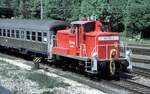 365 683-2 Cargo Lok mit Silberling beim Rangieren in Ulm am 11.05.1998.