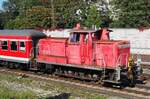 363 207-2 bei Rangierarbeiten mit Nahverkehrswagen in Ulm am 23.09.2014.