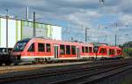   Die zwei gekoppelten Alstom Coradia LINT 27 (Dieseltriebwagen 640 028 und 640 0xx) der DreiLänderBahn (DB Regio NRW) am 05.06.2014 kurz vor dem Bf Siegen-Geisweid.