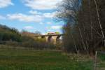   Ein Alstom Coradia LINT 27 der HLB (Hessische Landesbahn) fährt als RB 95  Sieg-Dill.Bahn  Au/Sieg - Siegen - Dillenburg am 18.04.2015 über den Rudersdorfer Viadukt in Richtung Dillenburg.