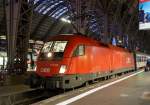   Die  Taurus  1116 252-8 (A-ÖBB 91 81 1116 252-8) der ÖBB, als eine von zwei von dem im Sandwich gefahrenen EC 113 (Frankfurt - München - Klagenfurt mit Kurswagen nach Zagreb), am