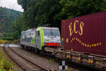 Die BLS Cargo 502, Re 486 502-8/E 486 502 SF  The Alpinists in Europa  (91 85 4486 502-8CH-BLSC) f�hrt am 07 Juli 2025 mit einem HUPAC KLV-Zug durch Kirchen (Sieg) in Richtung K�ln.