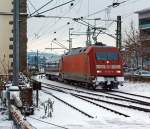 Die 101 142-8 zieht den IC 2370  IC Schwarzwald  am 08.12.2012 von Kontanz in Richtung Hamburg-Altona, hier kurz vor dem B� Fischmarkt (km 414,040).