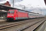 Am 28 April 2016 steht 101 064 mit ein IC nach Amsterdam Centraal in Stendal.