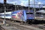 101 066-9 mit Werbung für Macrolon und Interregio-Zug in Ulm am 14.09.2001.