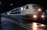 103 213-5 mit einer defekten 103 im Schlepp und IC in Stuttgart am 17.10.1982.