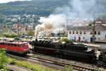 110 457-9 und Touristikzug und 052 740-8 mit Sonderzug in Geislingen/Steige am 12.09.2010.