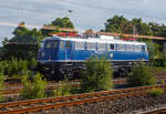 Auf unserer Fahrt mit einem IC nach Oberhausen am 24 Juni 2025 kommt uns kurz vor Oberhausen Hbf diese Bügelfalten E 10 entgegen, leider mit Spiegelungen da durch die Scheibe fotografiert.