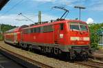 111 079-0 als Schublok von RE 9 (Rhein-Sieg-Express) Siegen-K�ln-Aachen, hier beim Halt am 03.07.2012 in Betzdorf (Sieg).