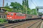 Am 25 Mai 2005 durchfahrt 140 293 Hamburg-Harburg.