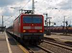   143 852-2 (ex DR 243 852-1) mit n-Wagen (ex Sieberlinge), als RB 55  Frankfurt-Hanauer Eisenbahn  (Hanau - Frankfurt/Main S�d), am 27.08.2014 beim Halt im Hbf Hanau.