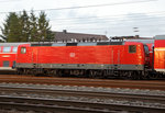   Ein Mitzieher Seitenportrait: Die 143 925-6 (91 80 6143 925-6 D-DB) der DB Regio als Schublok des RB 27  Rhein-Erft-Bahn  nach Koblenz, hier am 03.11.2016 in Spich.