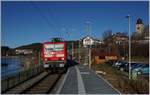 Nachdem die Regionalbahn von Freiburg nach Seebrugg in Schluchsee mit der 143 332-5 gehalten hat, reicht es gerade noch f�r ein Bild der Lok in dieser sch�nen Umgebung.