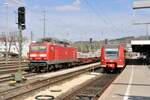 143 555 mit Schwellenzug und 425 307-6 RS 21 in Ulm am 22.03.2024.