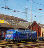 Die ehemalige Schweizerin, ex SBB Cargo Re 481 003-2, ex MThB Re 486 653-9....
Die 145 030-7  20 Jahre PRESS Pressnitztalbahn  eigentlich die 145 085-7 (91 80 6145 085-7 D-PRESS) der PRESS - Eisenbahn-Bau- and Betriebsgesellschaft Pressnitztalbahn mbH (Jöhstadt), ex SBB Cargo Re 481 003-2, ex MThB Re 486 653-9, ist am 12.11.2021 beim Hauptbahnhof Siegen abgestellt.

Die TRAXX F140 AC wurde 2000 von ADtranz (ABB Daimler-Benz Transportation GmbH) in Kassel unter der Fabriknummer 33380 gebaut und an die MThB (Mittelthurgaubahn AG) als Re 486 653-9 geliefert. Bedingt durch die Liquidierung der MThB wurde die Lok 2002 an die SBB Cargo verkauft und als 481 003-2 umgezeichnet. Zudem wurden die Loks auf den ausschließlichen in Deutschland umgestellt (u.a. Stromabnehmer mit breiter Wippe). Im Jahr 2005 wurde sie dann, wie weitere Re 48er, an die MRCE verkauf und vorerst als 481 003-2 geführt und an war an die HGK - Häfen und Güterverkehr Köln AG vermietet. Im Jahr 2007 wurde sie dann an die Press verkauft. 

TECHNISCHE DATEN:
Hersteller: ADtranz (später Bombardier)
Baujahre:  1997–2001 (103 Stück TRAXX F140 AC)
Spurweite: 1.435 mm (Normalspur)
Achsanordnung: Bo`Bo`
Länge über Puffer: 18.900 mm
Drehzapfenabstand:  10.400 mm
Achsabstand im Drehgestell: 2.600 mm
Dienstgewicht: 80 t 
Radsatzlast: 20 t
Max. Leistung:  5.400 kW
Dauerleistung:  4.200 kW (5.700 PS)
Anfahrzugkraft: 300 kN
Dauerzugkraft: 265 kN
max. elektrische Bremskraft: 150 kN
Höchstgeschwindigkeit: 140 km/h
Antrieb: Tanzlagerantrieb
Anzahl der Fahrmotoren: 4 vom Typ BAZu 8871/4i (Drehstrom- Asynchron)
Bauart der Bremsen: KE-GPR-E mZ (D) (ep)
Fahrdrahtspannung: 15 kV 16,7 Hz 

