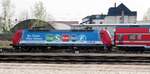 146 017-9 der VVO mit Werbung f�r das Verkehrsverbund Oberelbe Ticket in Radebeul Ost am 12.04.2016.
