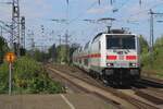 Vom Bahnsteig wurde am 26 April 2025 DB 146 555 mit der IC aus Emden in Salzbergen mit etwas fotografischen Zooming fotografiert.